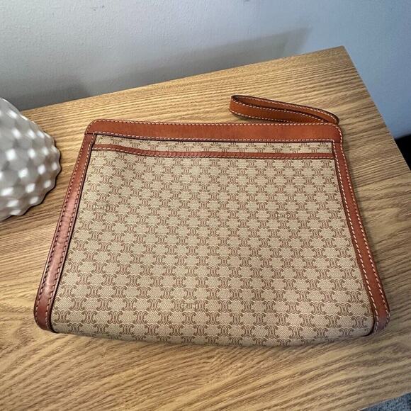 ✨ Vintage Celine Macadam Clutch – Timeless Parisian Elegance ✨ - Picture 2 of 6